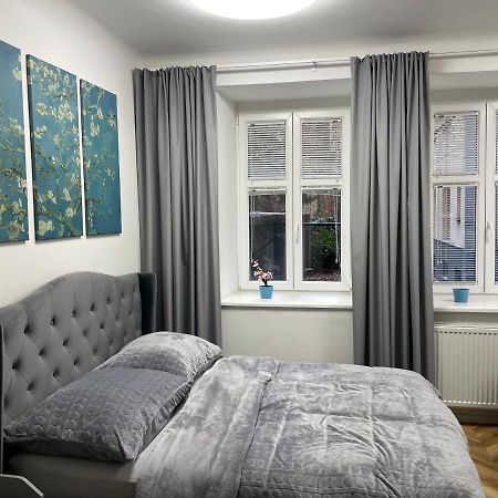 Almond Studio Apartment Bratislava Extérieur photo