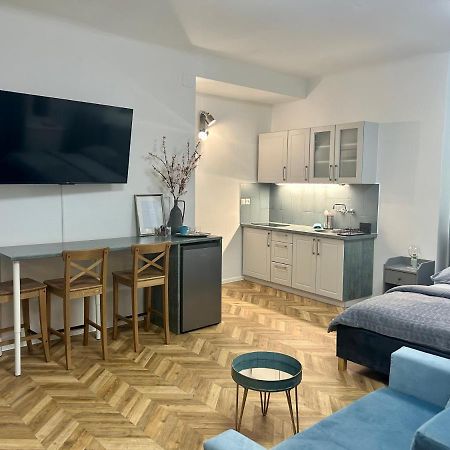 Almond Studio Apartment Bratislava Extérieur photo