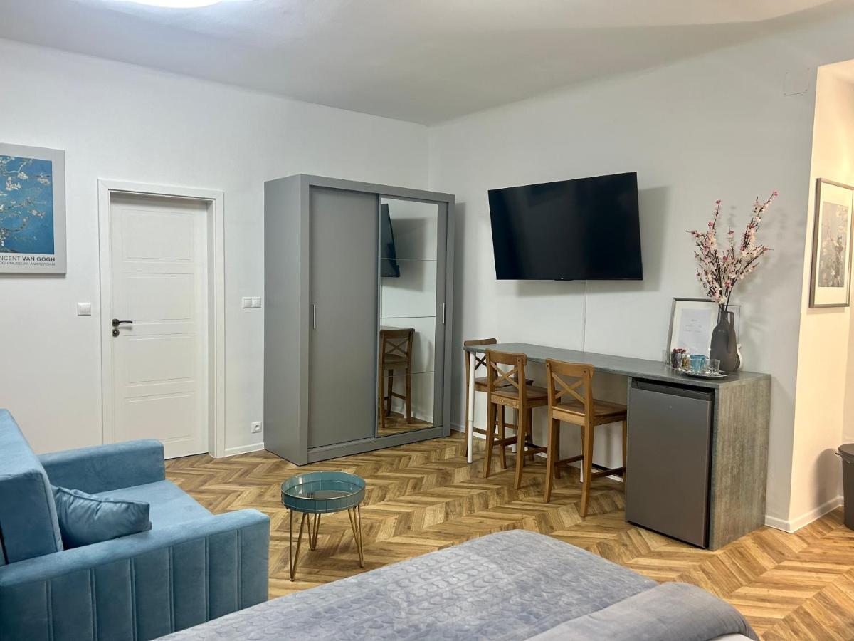 Almond Studio Apartment Bratislava Extérieur photo